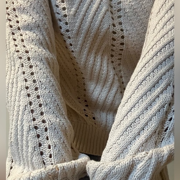 Mock neck sweater - Picture 7 of 13